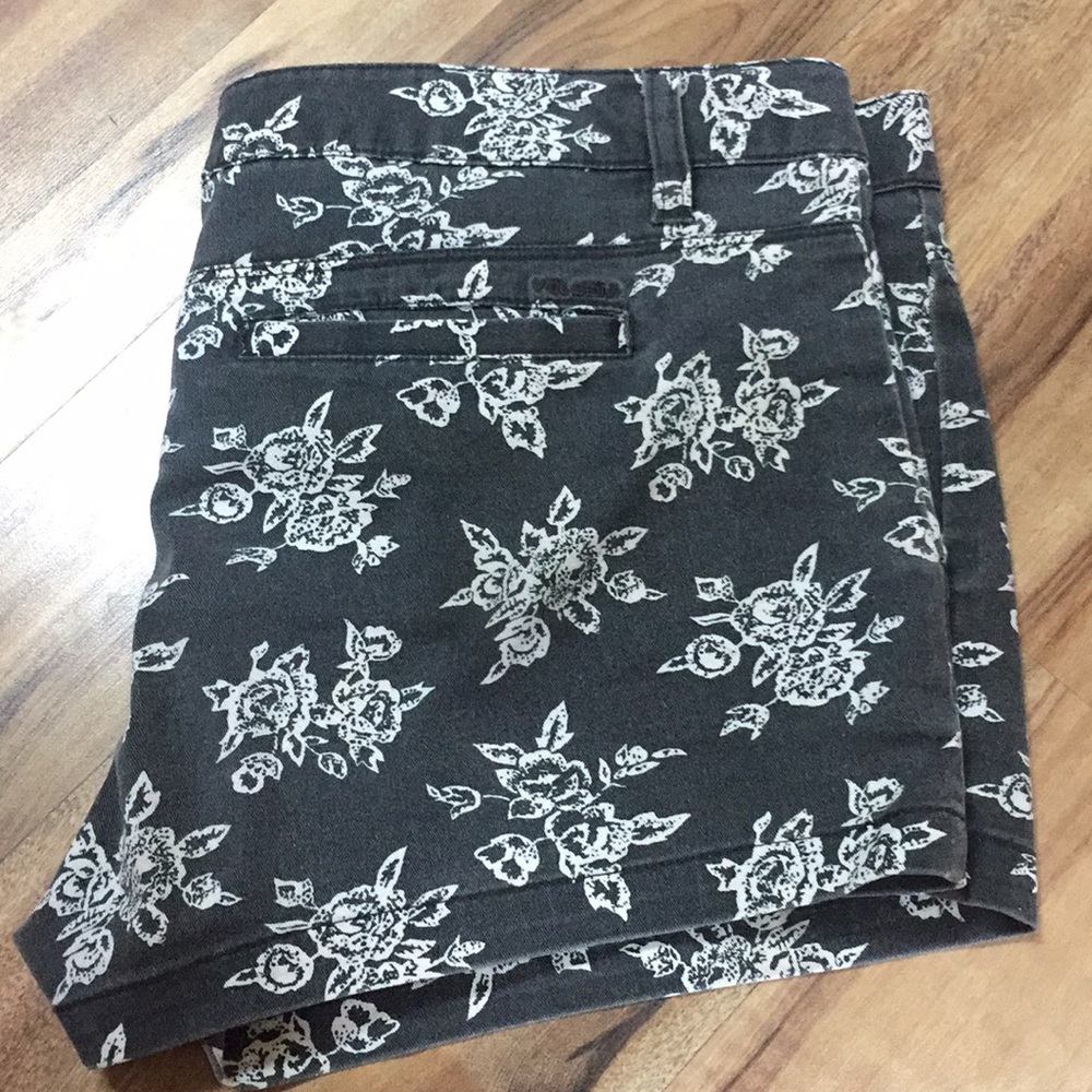 Volcom shorts